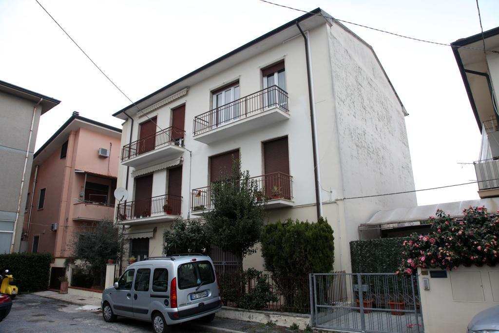 A Casa Di Simone A Viareggio Apartment Ngoại thất bức ảnh